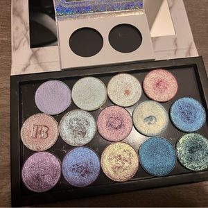 14 37 MM Single Eyeshadows from Fenty Beauty & JD Glow and two pan empty palette